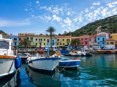 Covid: Super Green Pass protests on Italy's islands