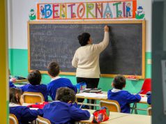 Covid: Italy's No Vax teachers return to the classroom