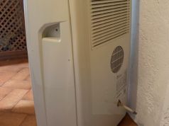•	DELONGHI 5KW PORTABLE AIR CONDITIONER