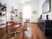 One room for rent in beatiful office in Rome