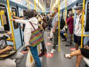 Covid: Italy extends mask mandate on public transport
