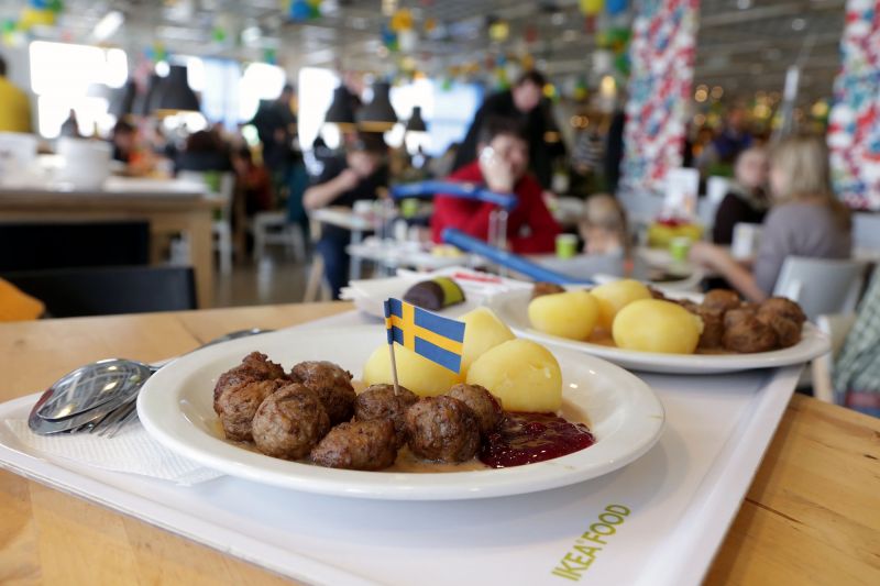 Rome Ikea Customers Argue Plates Fly Child Injured