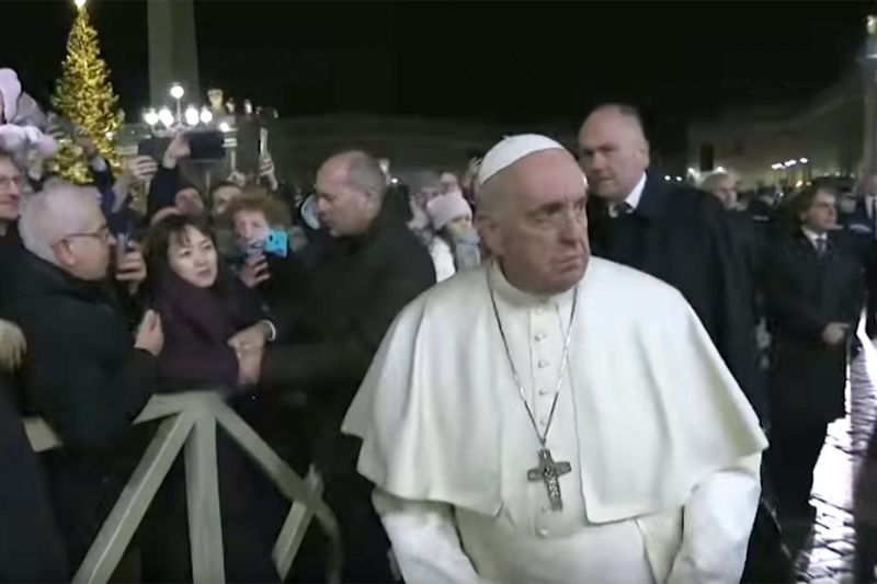 Maestro Frisør Soak Pope makes peace with woman he slapped - Wanted in Rome