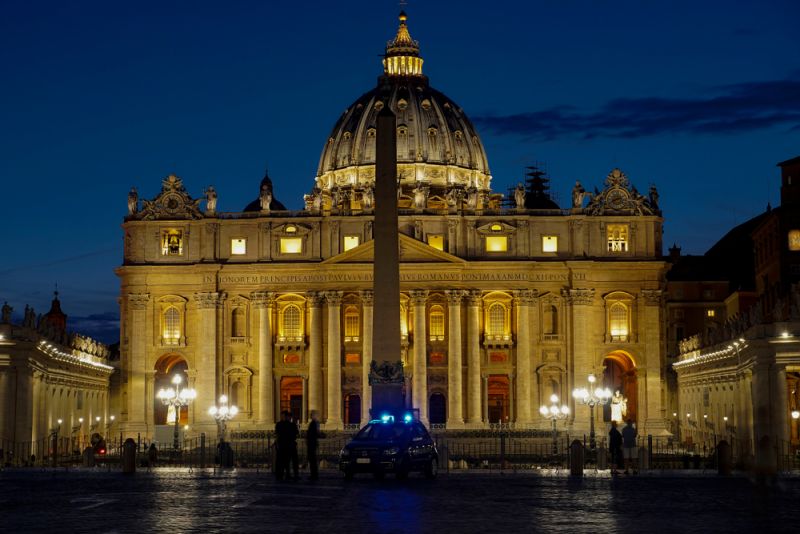 Coronavirus: Vatican seals off St Peter&#39;s - Wanted in Rome