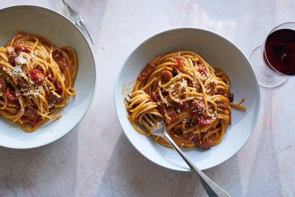 Gli italiani criticano la ricetta della carbonara di pomodoro sul New York Times