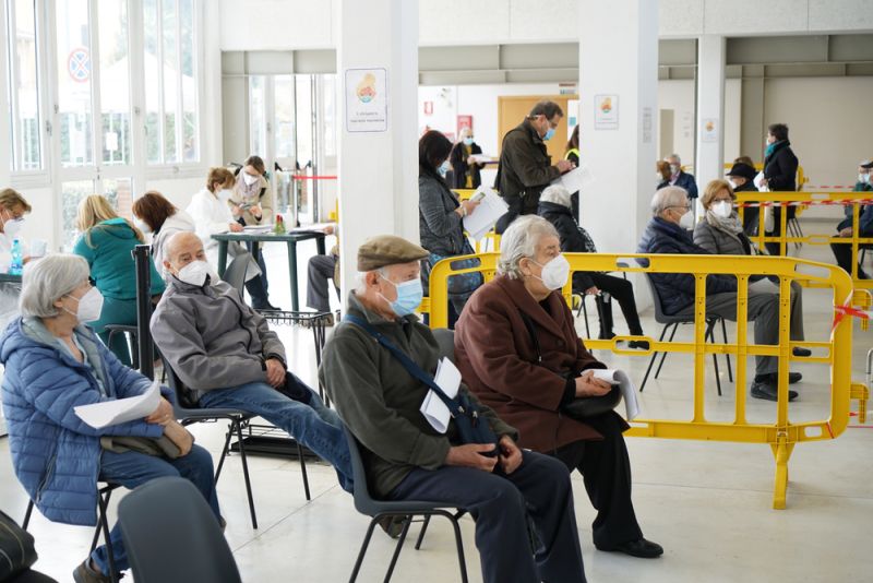 L’Italia darà una terza dose del vaccino contro il Covid a chi ha superato gli anni Sessanta