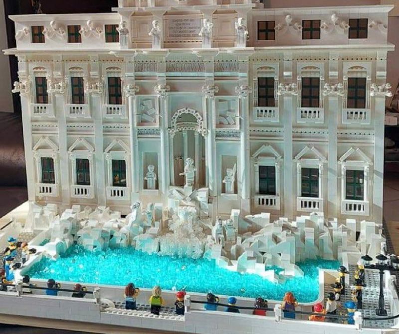 plukke Anerkendelse tvilling Rome's Trevi Fountain recreated with 20,000 pieces of Lego