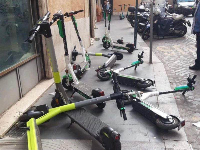 Antagelser, antagelser. Gætte anspændt Raffinaderi Rome clamps down on electric scooter chaos with new rules
