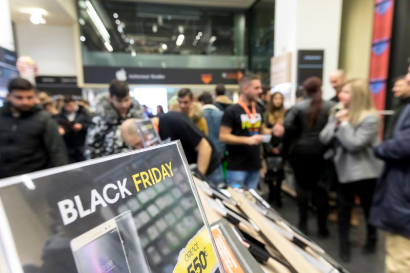 Italia merangkul penjualan Black Friday