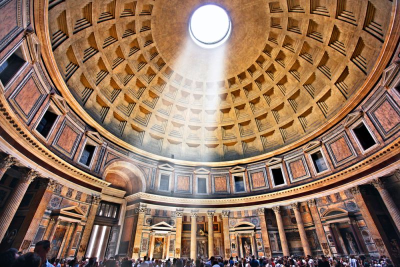 Pantheon Roma akan membebankan biaya masuk pengunjung