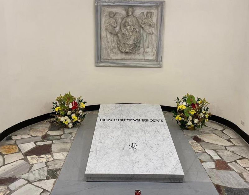 Makam Benediktus XVI dibuka untuk pengunjung di St Peter’s