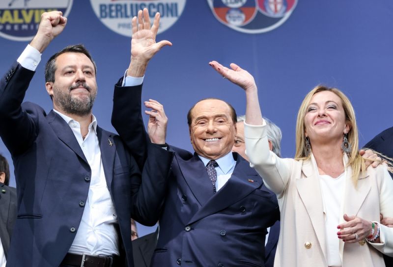 Mantan perdana menteri Italia Berlusconi dibebaskan dalam sidang suap Bunga Bunga