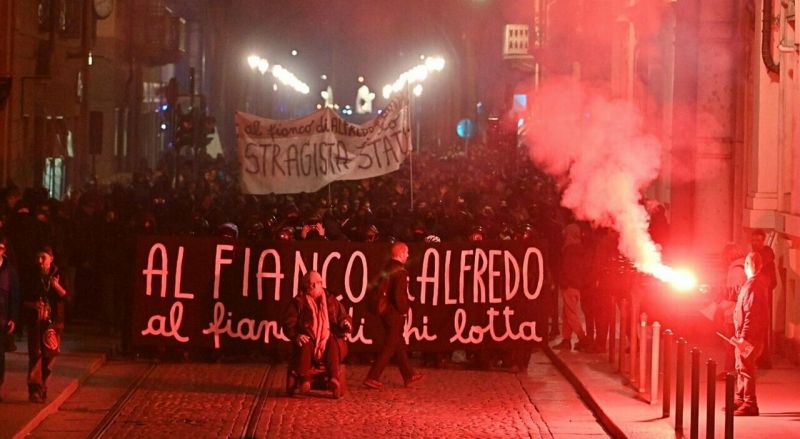 Protes Turin untuk mendukung anarkis Cospito yang dipenjara berubah menjadi kekerasan