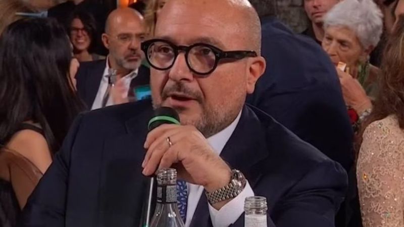 Il Ministro della Cultura italiano sbalordisce all’evento premio per il miglior libro
