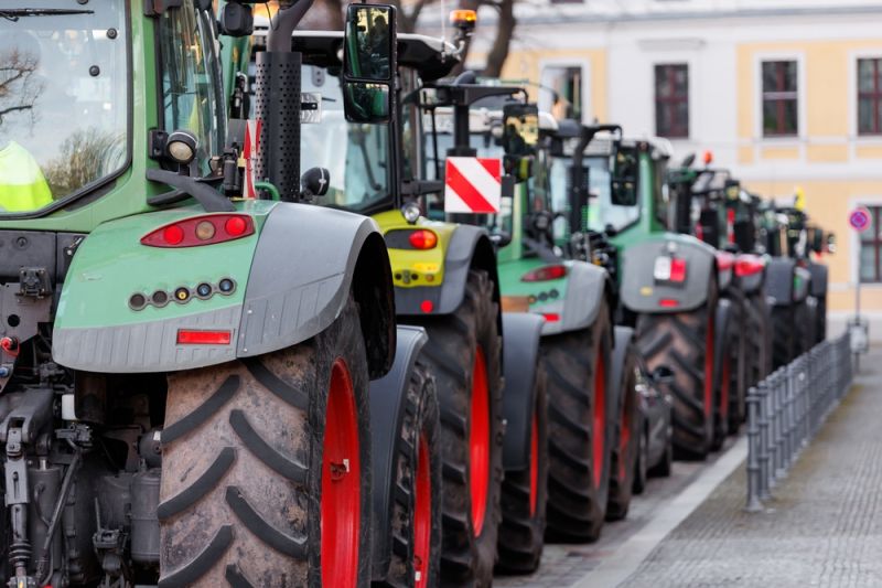 Italian farmers take the tractor show to Rome