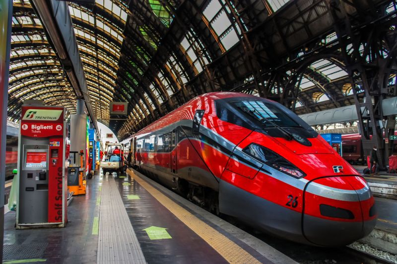 Italy transport minister halts Sunday train strike image