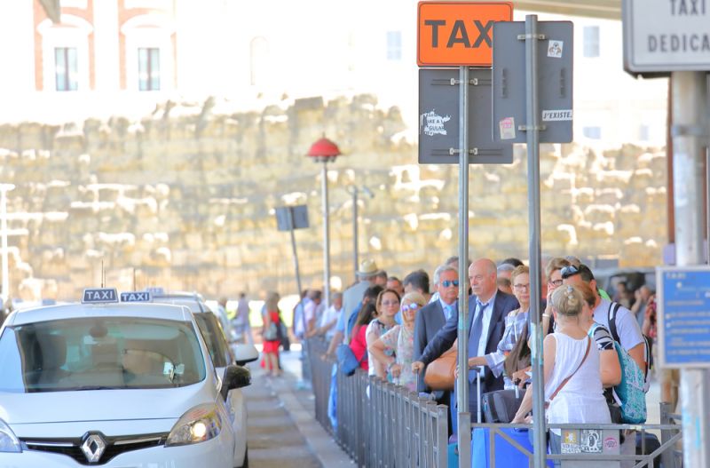 Rome to raise taxi fares and issue 1,000 new licences