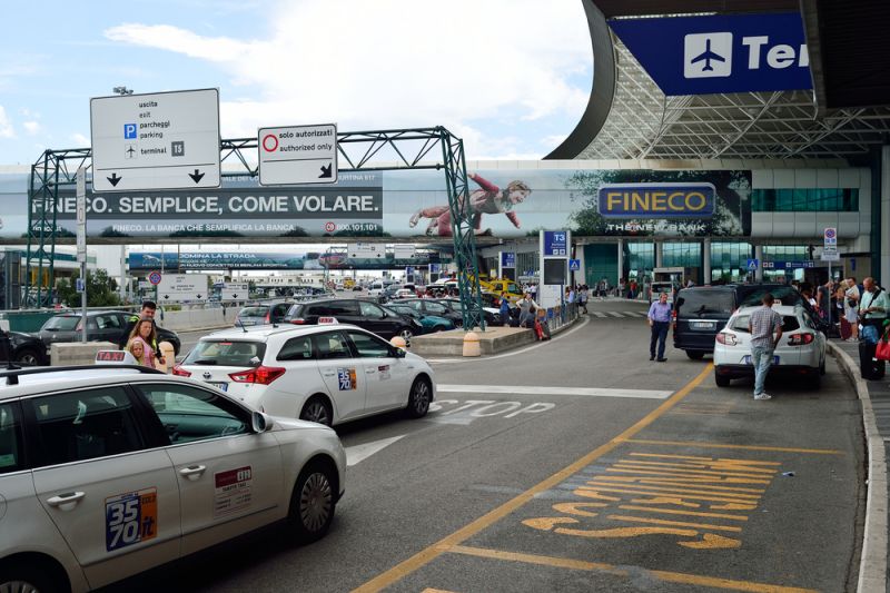 Rome taxi fined €2,700 for denying blind couple with guide dog